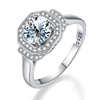 Fashion Moissanite Four Claw Square Ring